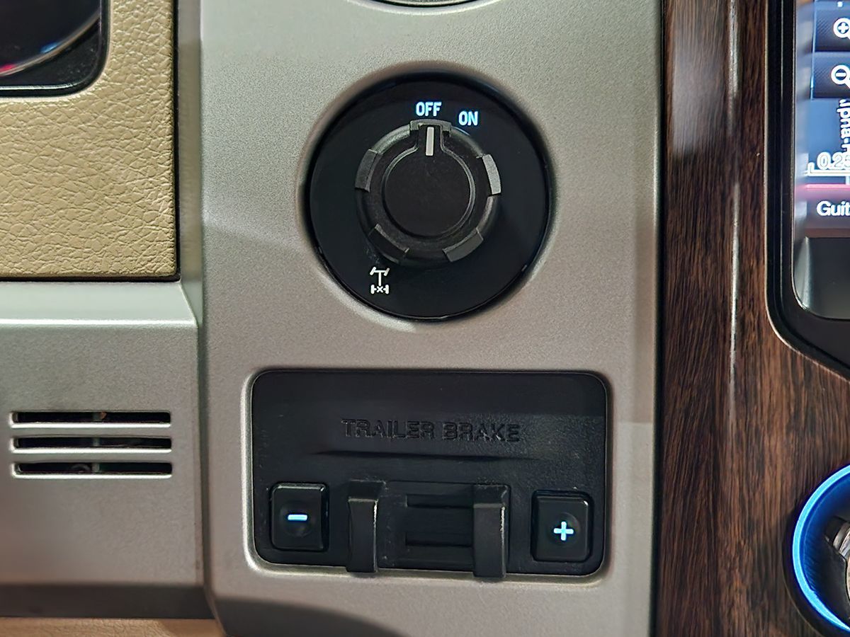 2013 Ford F-150 Lariat photo 30