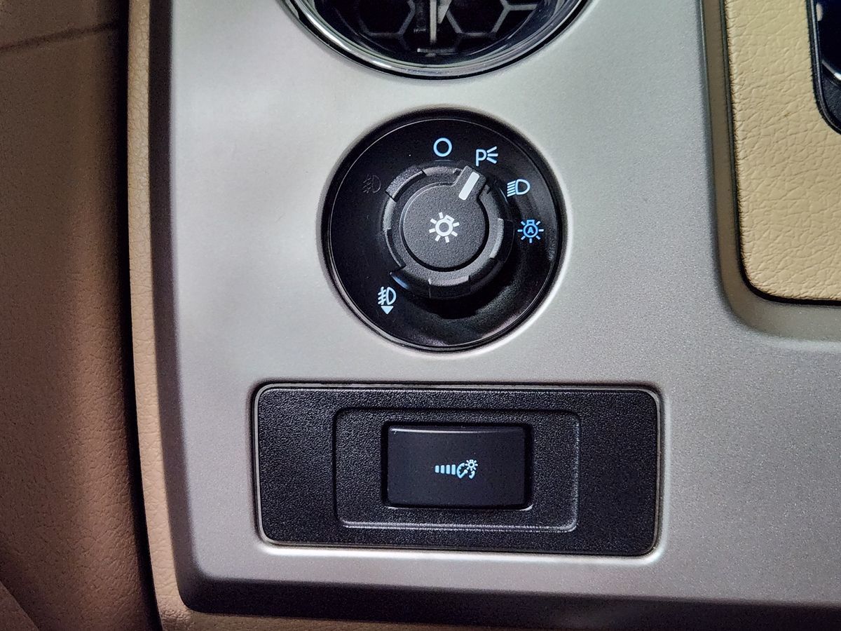 2013 Ford F-150 Lariat photo 31