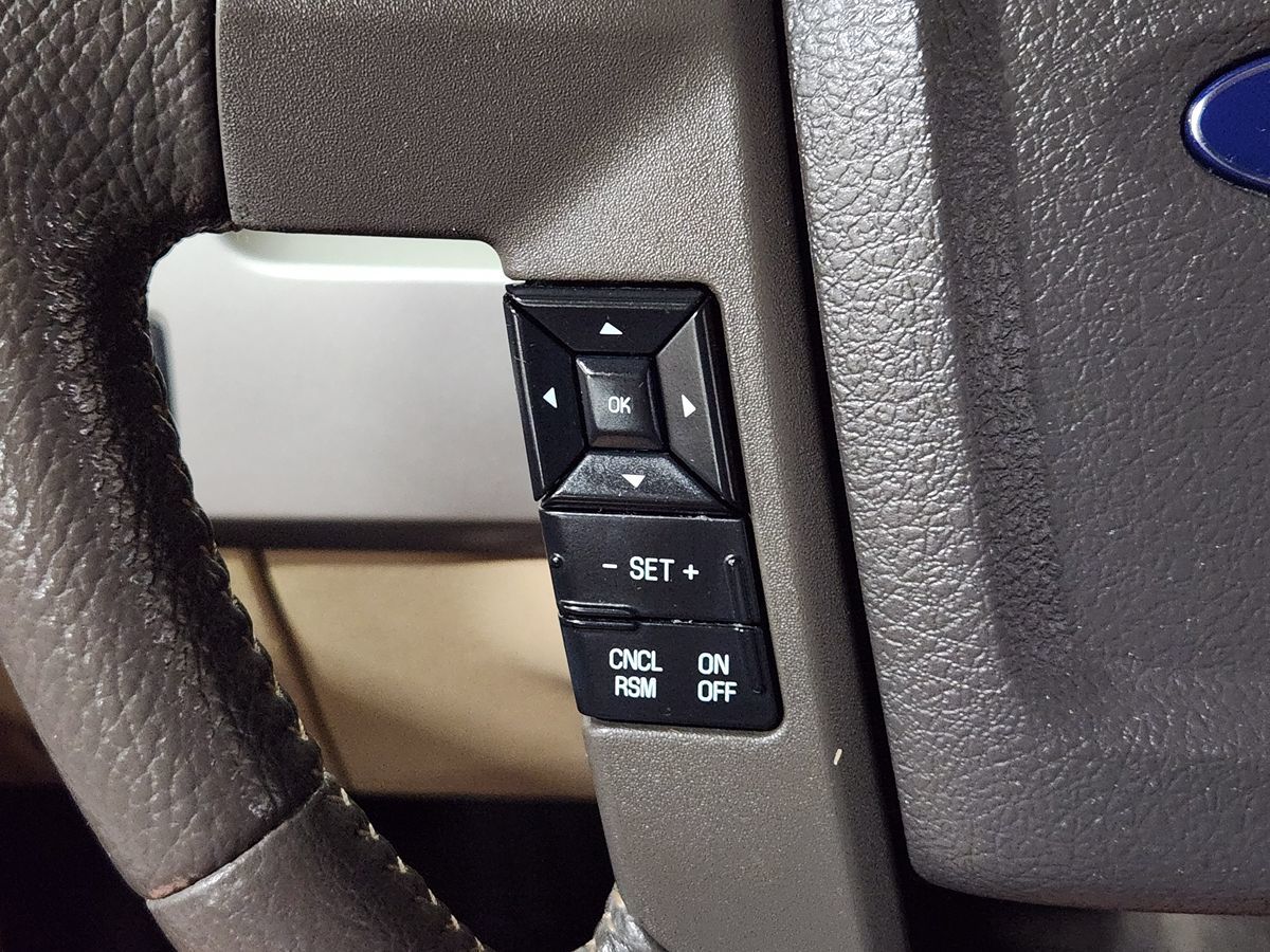 2013 Ford F-150 Lariat photo 37