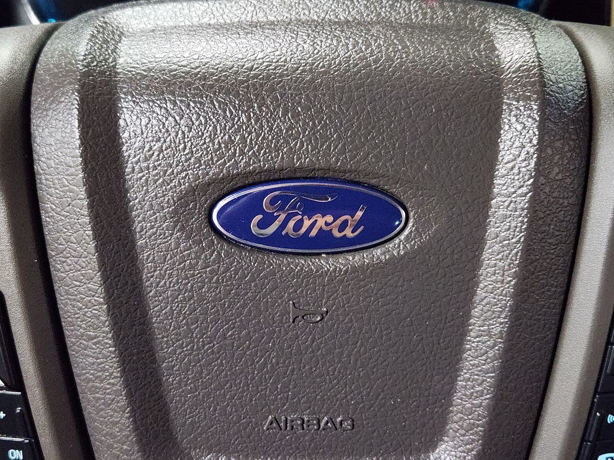 2013 Ford F-150 Lariat photo 38