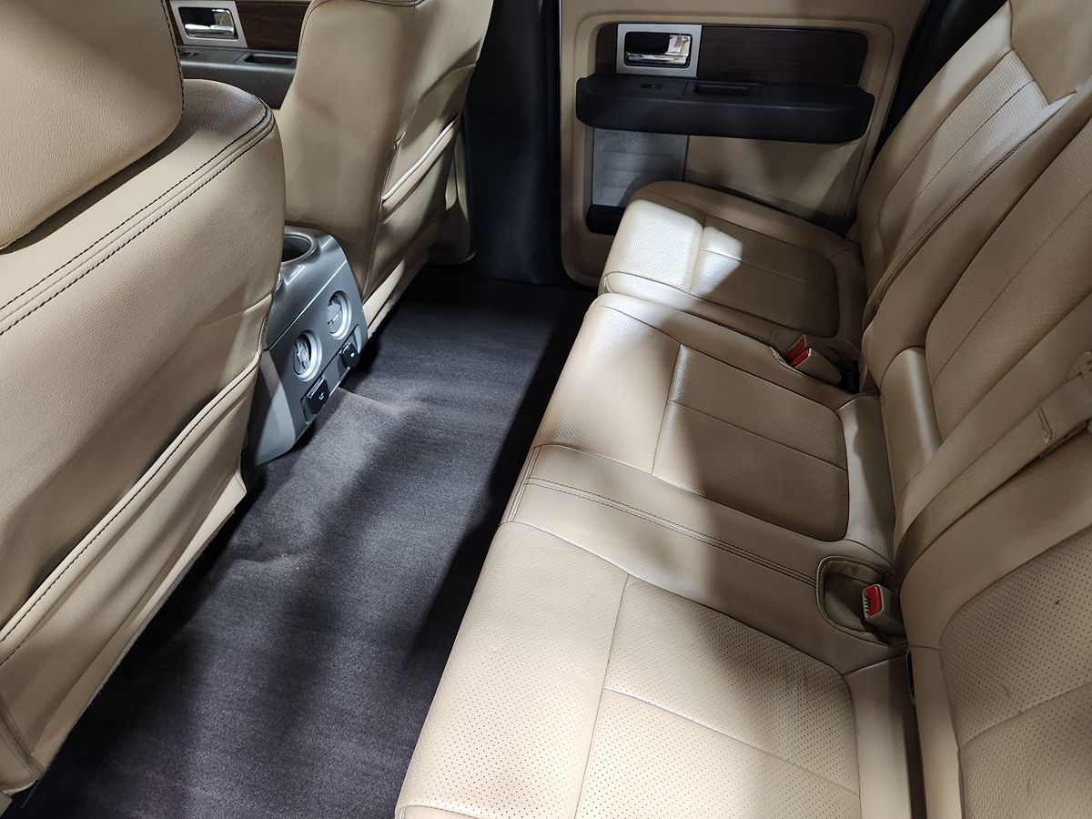 2013 Ford F-150 Lariat photo 40