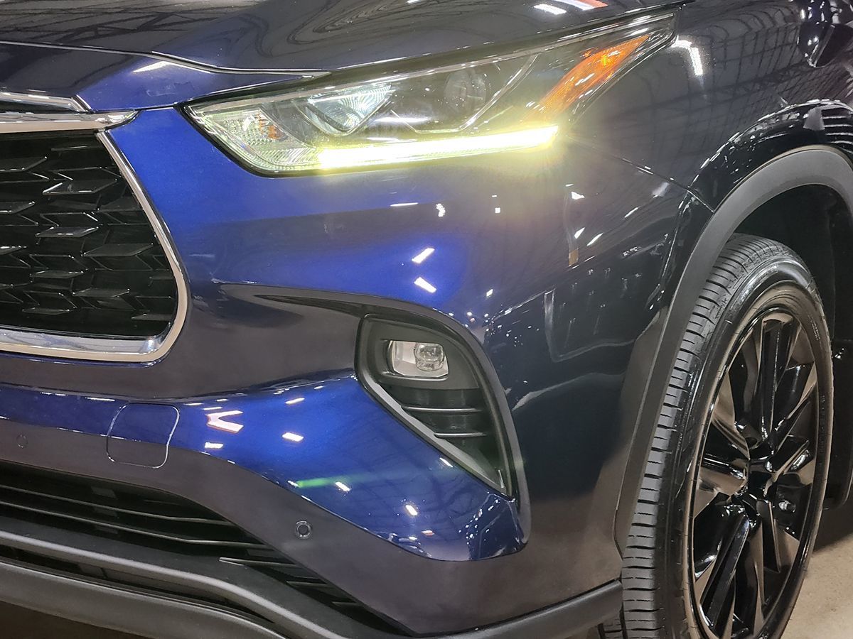2021 Toyota Highlander Hybrid Limited photo 10