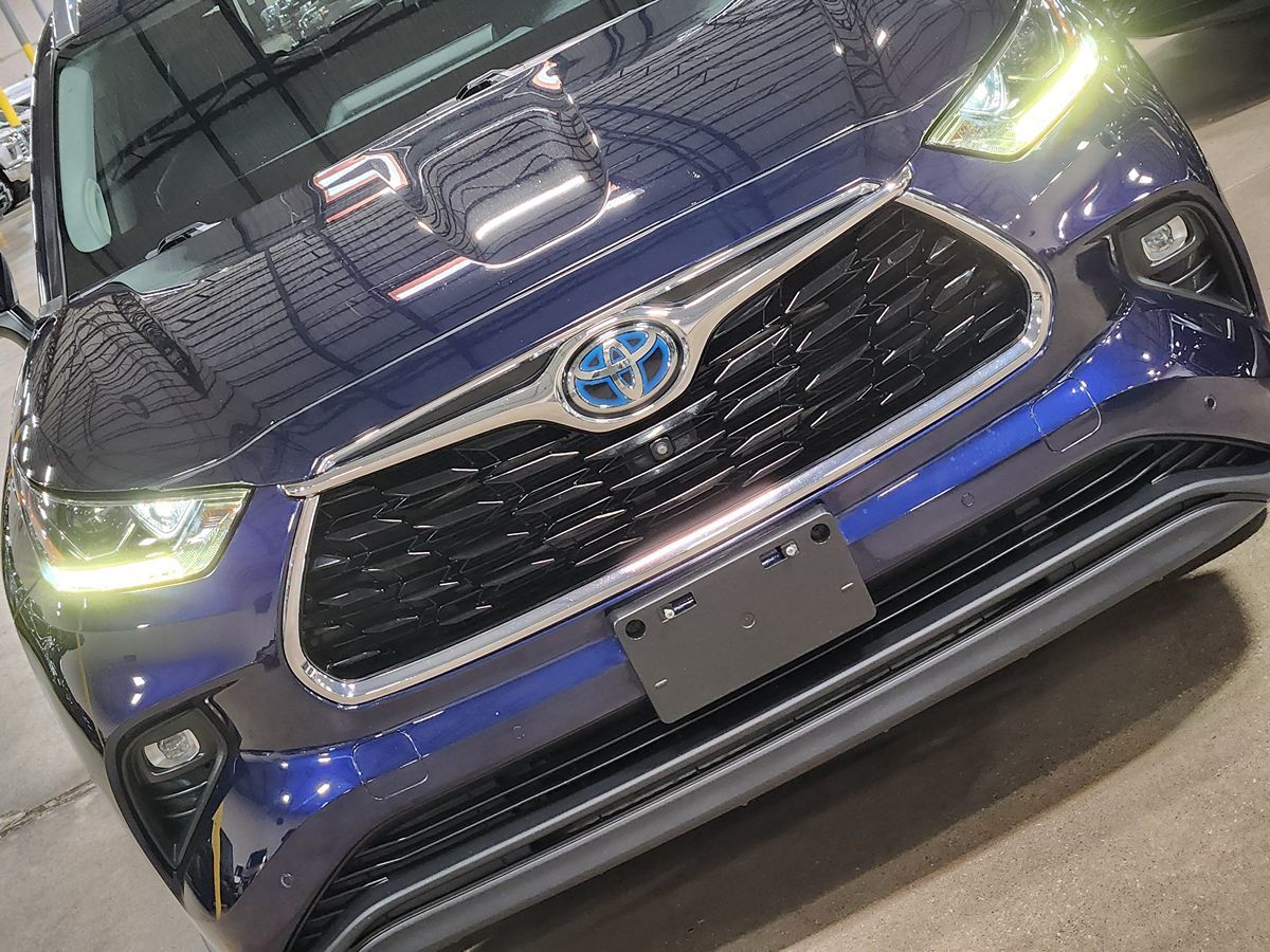 2021 Toyota Highlander Hybrid Limited photo 13