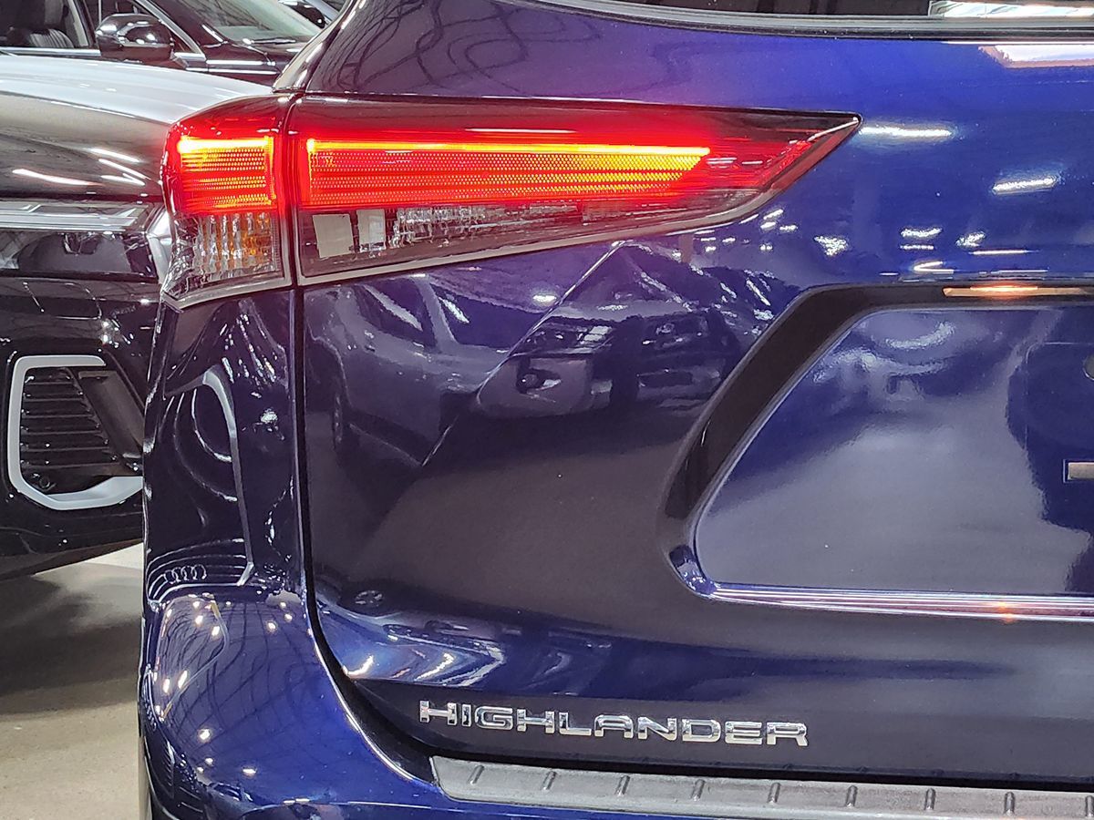 2021 Toyota Highlander Hybrid Limited photo 14