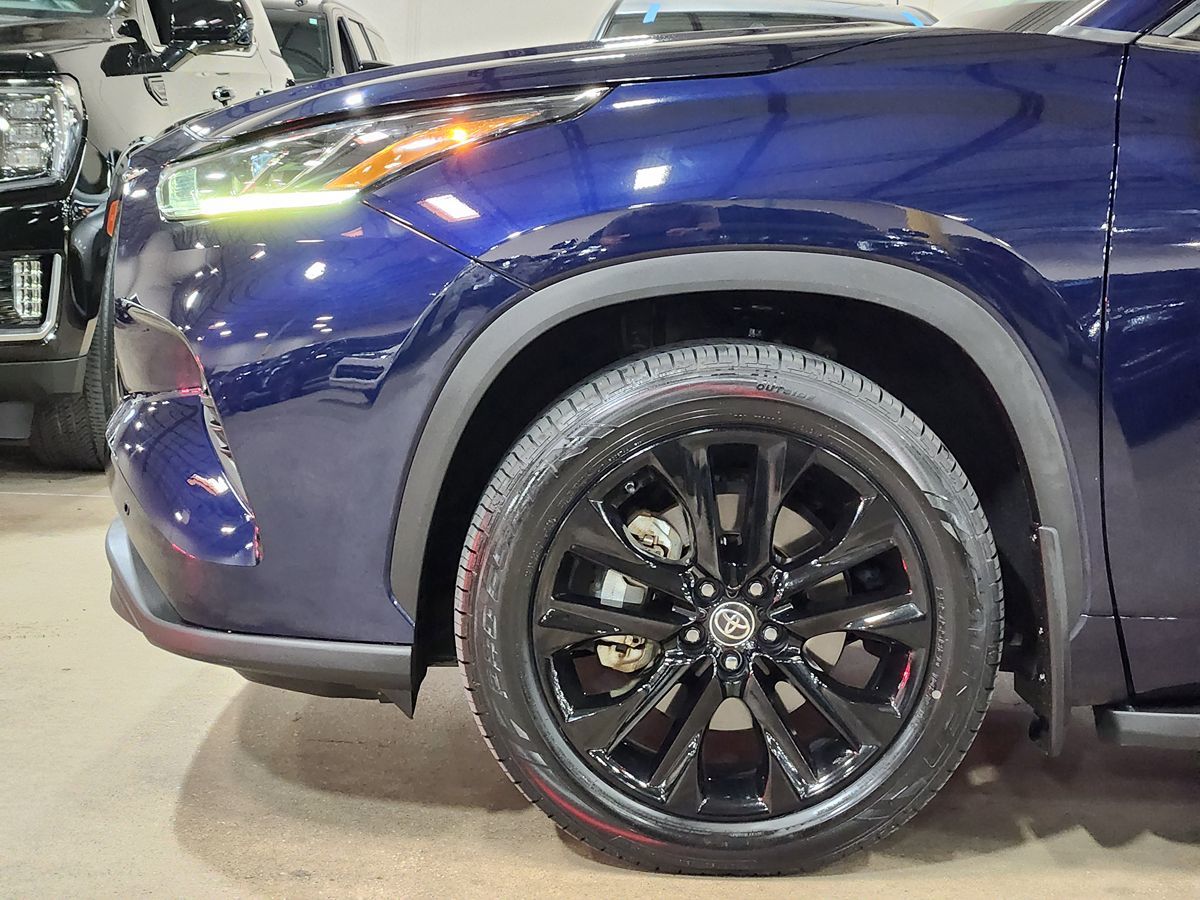 2021 Toyota Highlander Hybrid Limited photo 2