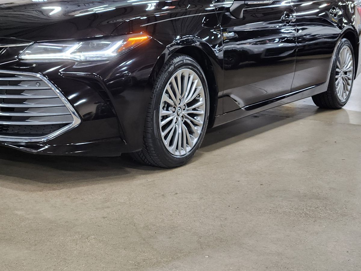 2019 Toyota Avalon Hybrid Limited photo 13