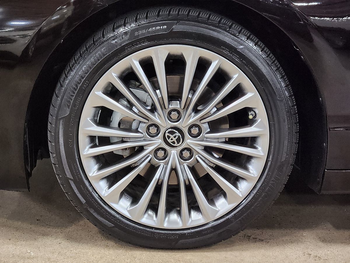 2019 Toyota Avalon Hybrid Limited photo 21