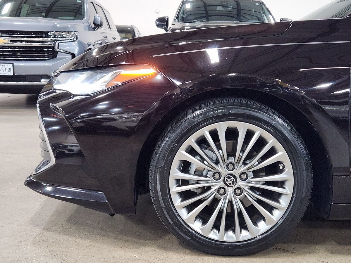 2019 Toyota Avalon Hybrid Limited photo 3