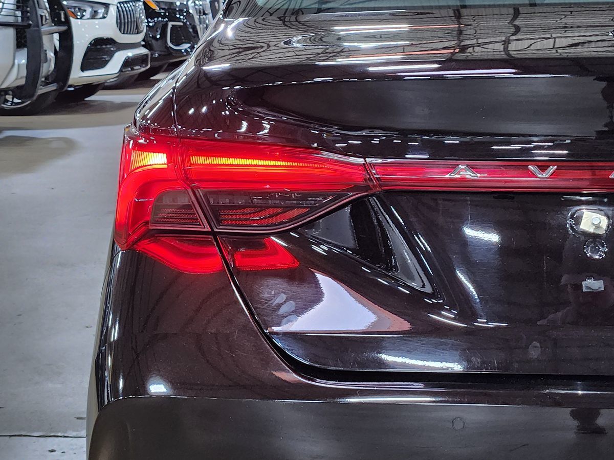 2019 Toyota Avalon Hybrid Limited photo 15