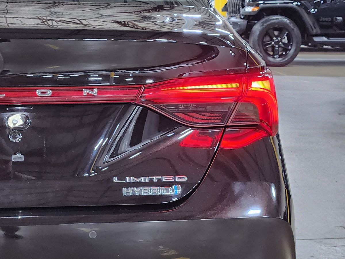 2019 Toyota Avalon Hybrid Limited photo 16
