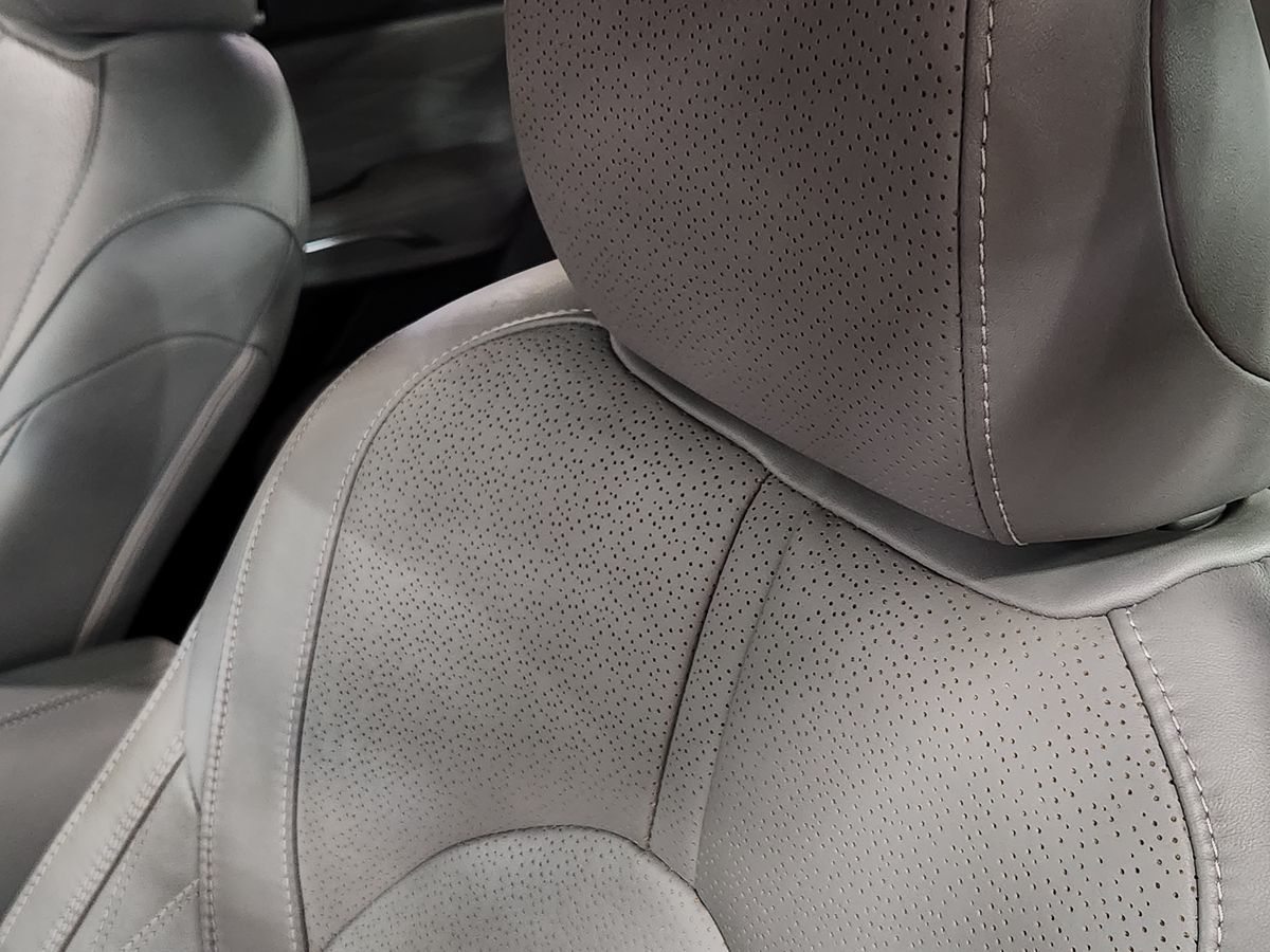 2019 Toyota Avalon Hybrid Limited photo 25