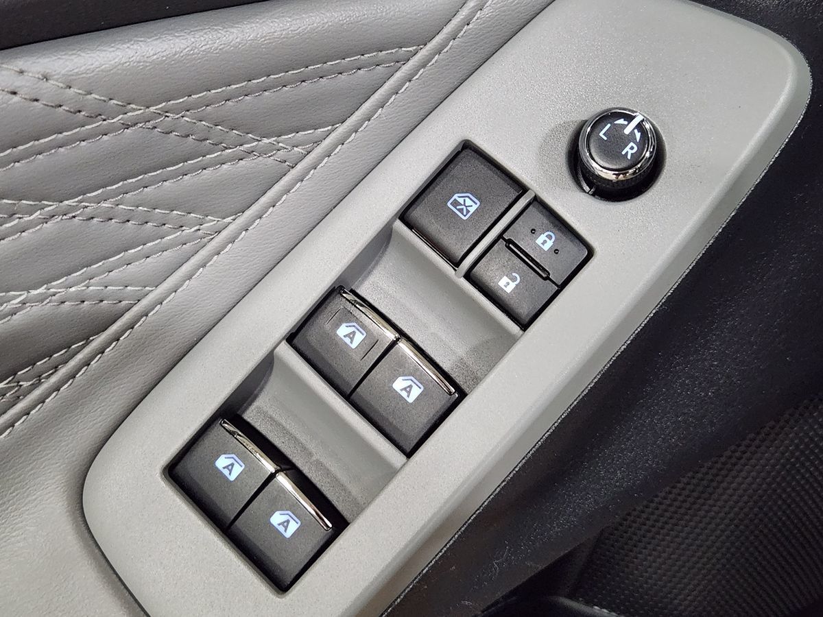 2019 Toyota Avalon Hybrid Limited photo 33