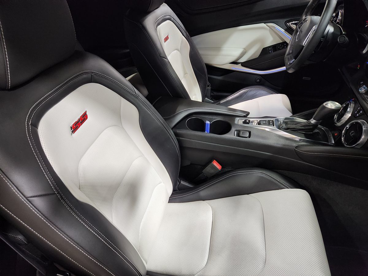 2017 Chevrolet Camaro 2SS photo 25