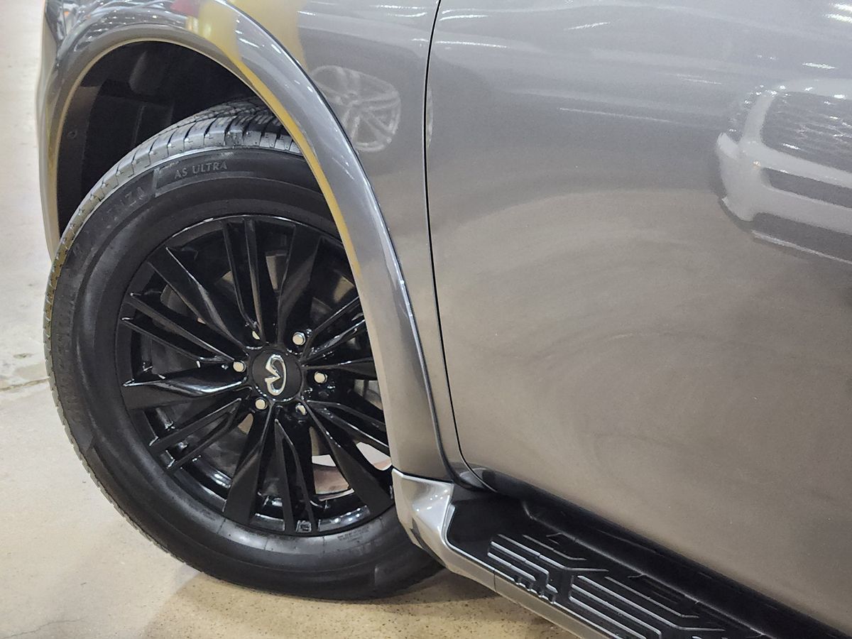 2021 Infiniti QX80 Luxe photo 15