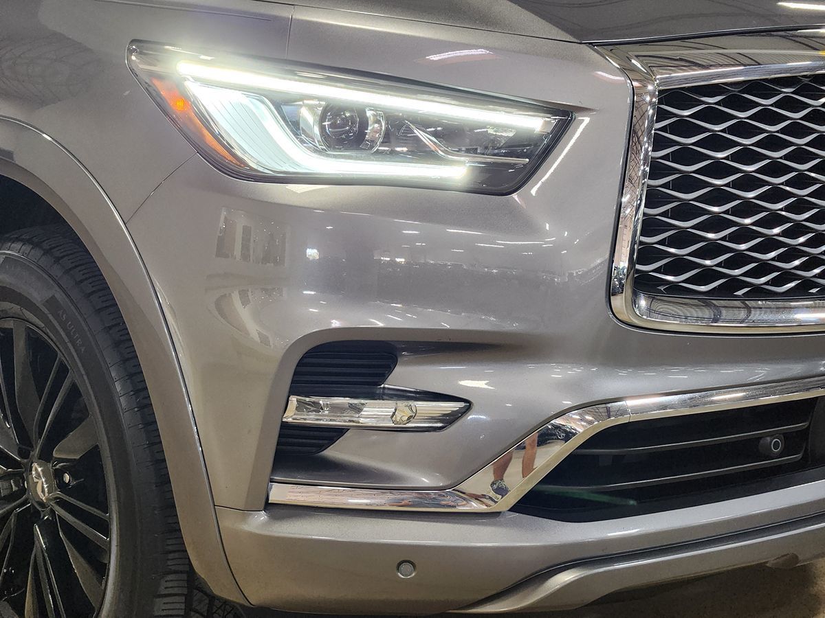 2021 Infiniti QX80 Luxe photo 8