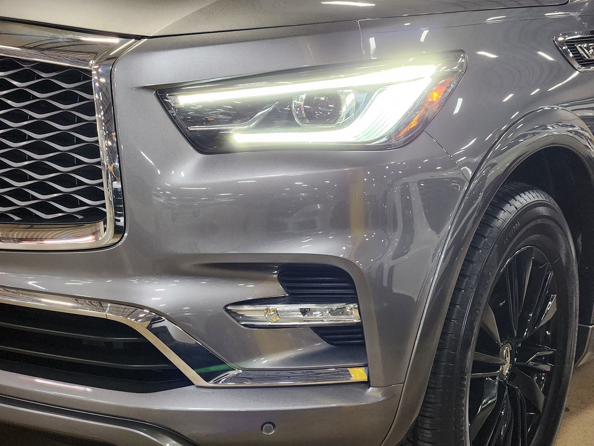 2021 Infiniti QX80 Luxe photo 9