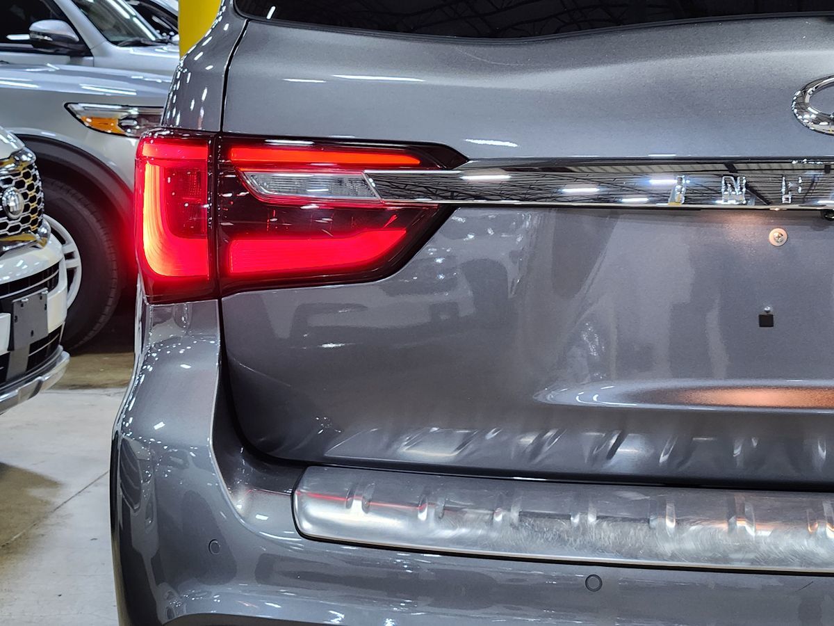 2021 Infiniti QX80 Luxe photo 13