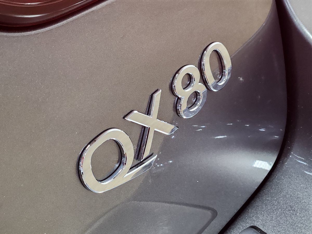 2021 Infiniti QX80 Luxe photo 17