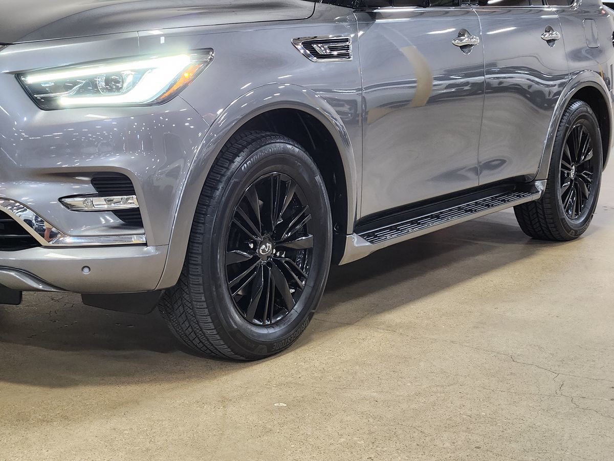 2021 Infiniti QX80 Luxe photo 11