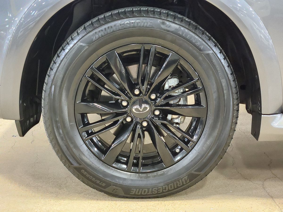 2021 Infiniti QX80 Luxe photo 18