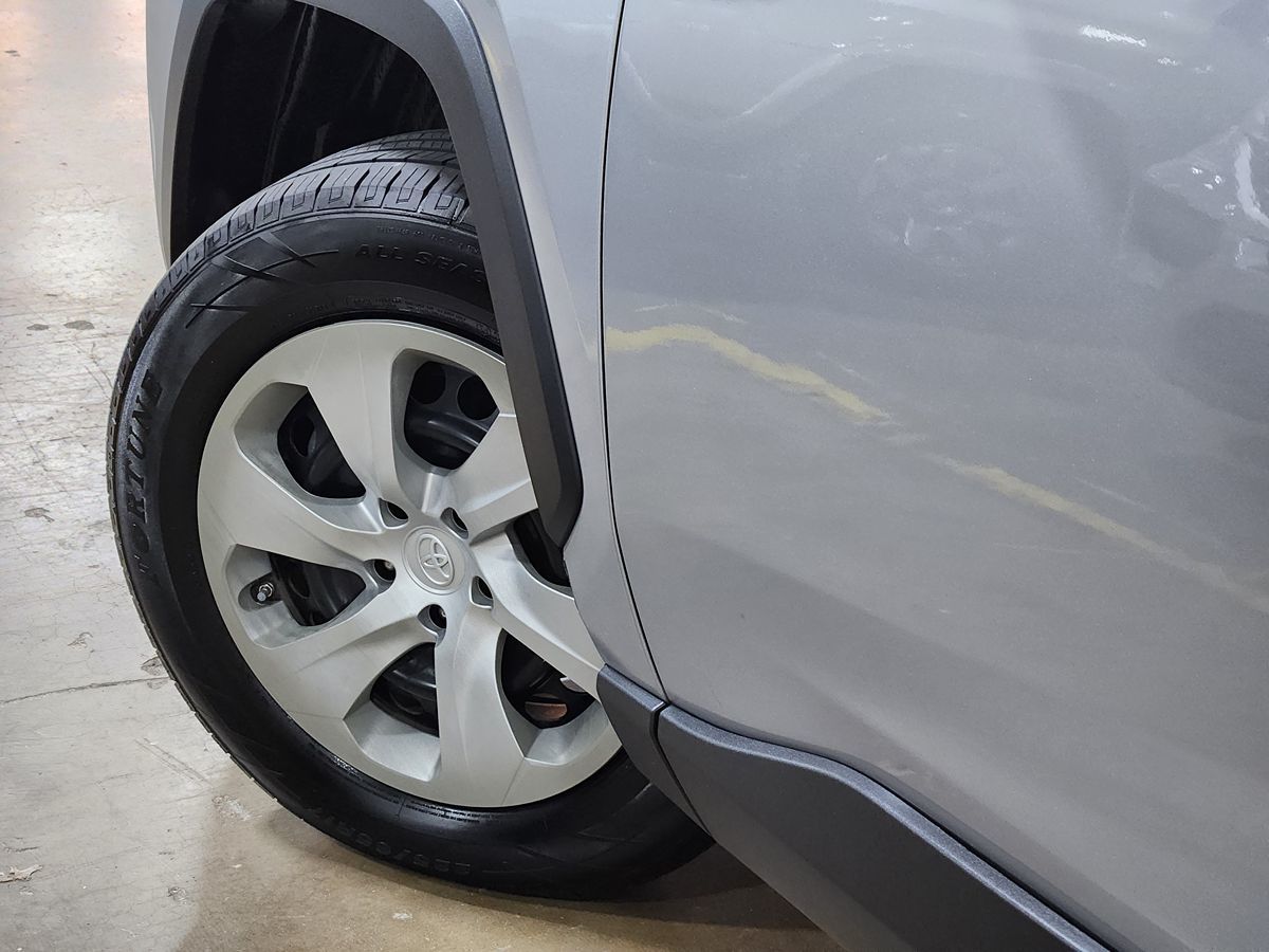 2019 Toyota RAV4 LE photo 16