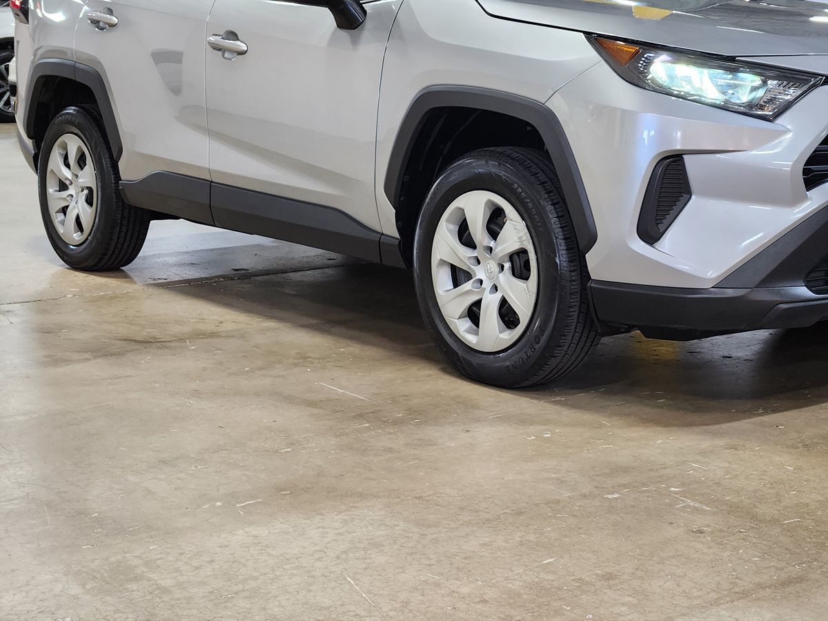 2019 Toyota RAV4 LE photo 11