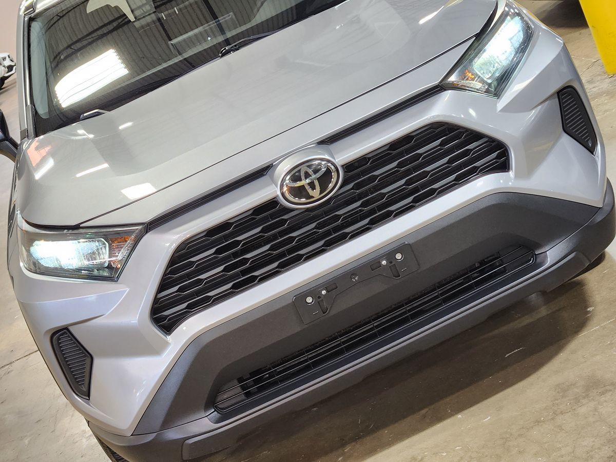 2019 Toyota RAV4 LE photo 13