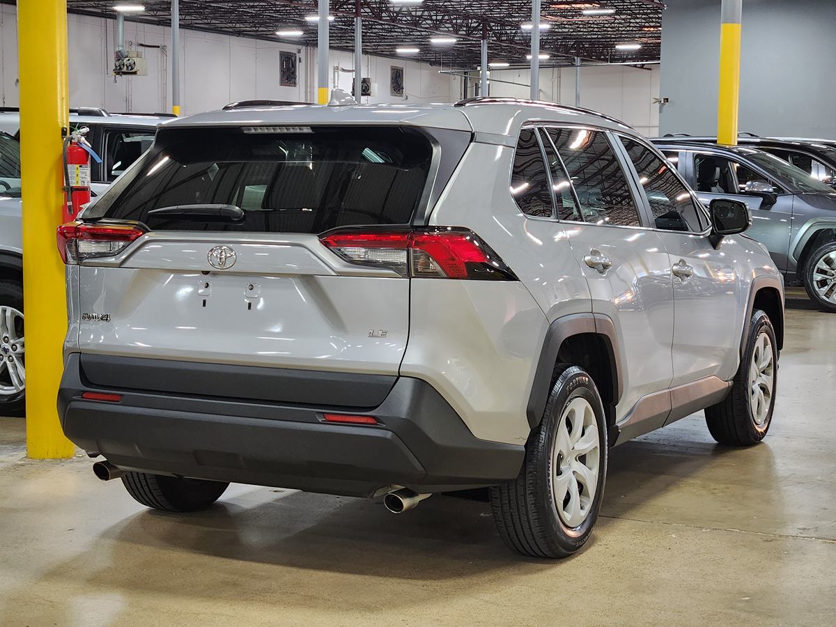 2019 Toyota RAV4 LE photo 5