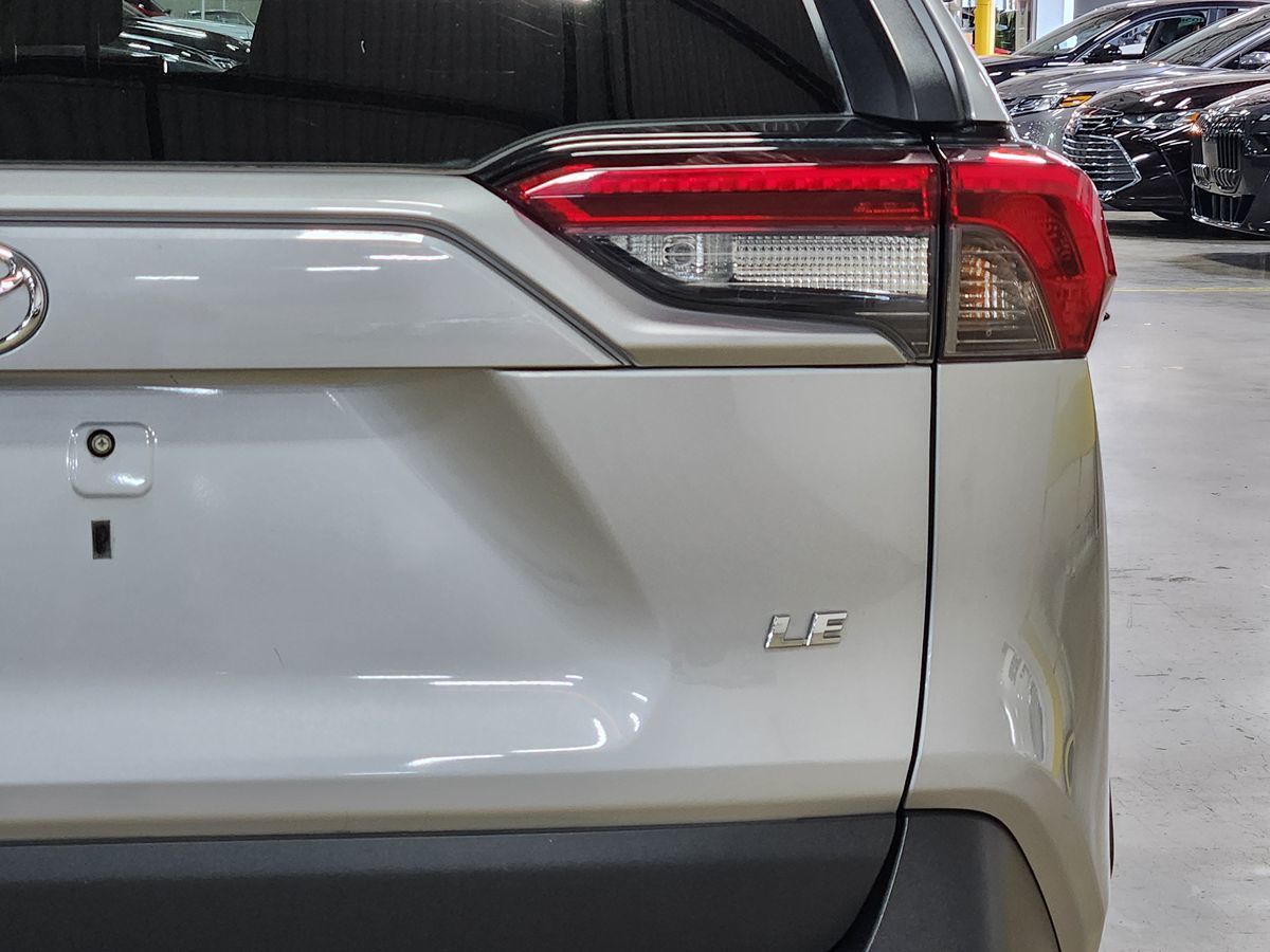 2019 Toyota RAV4 LE photo 15
