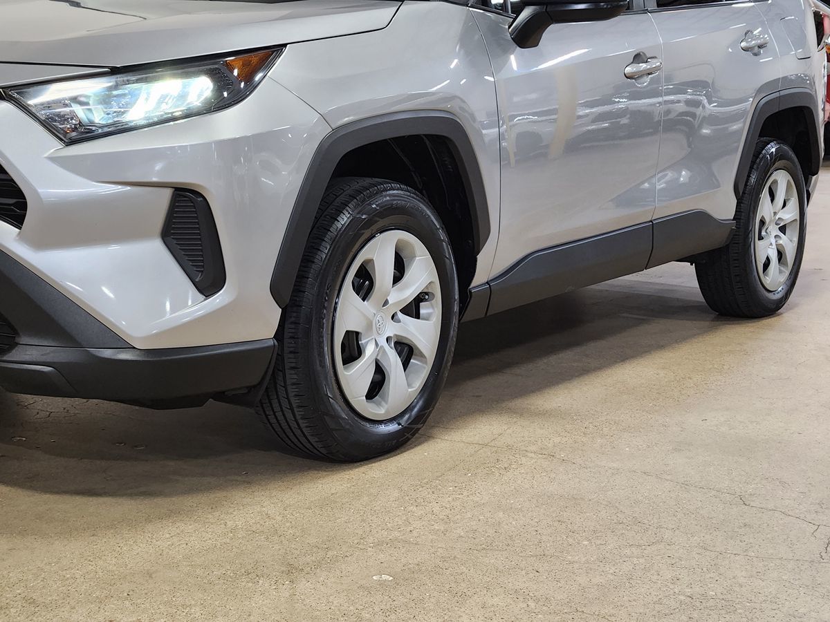 2019 Toyota RAV4 LE photo 12