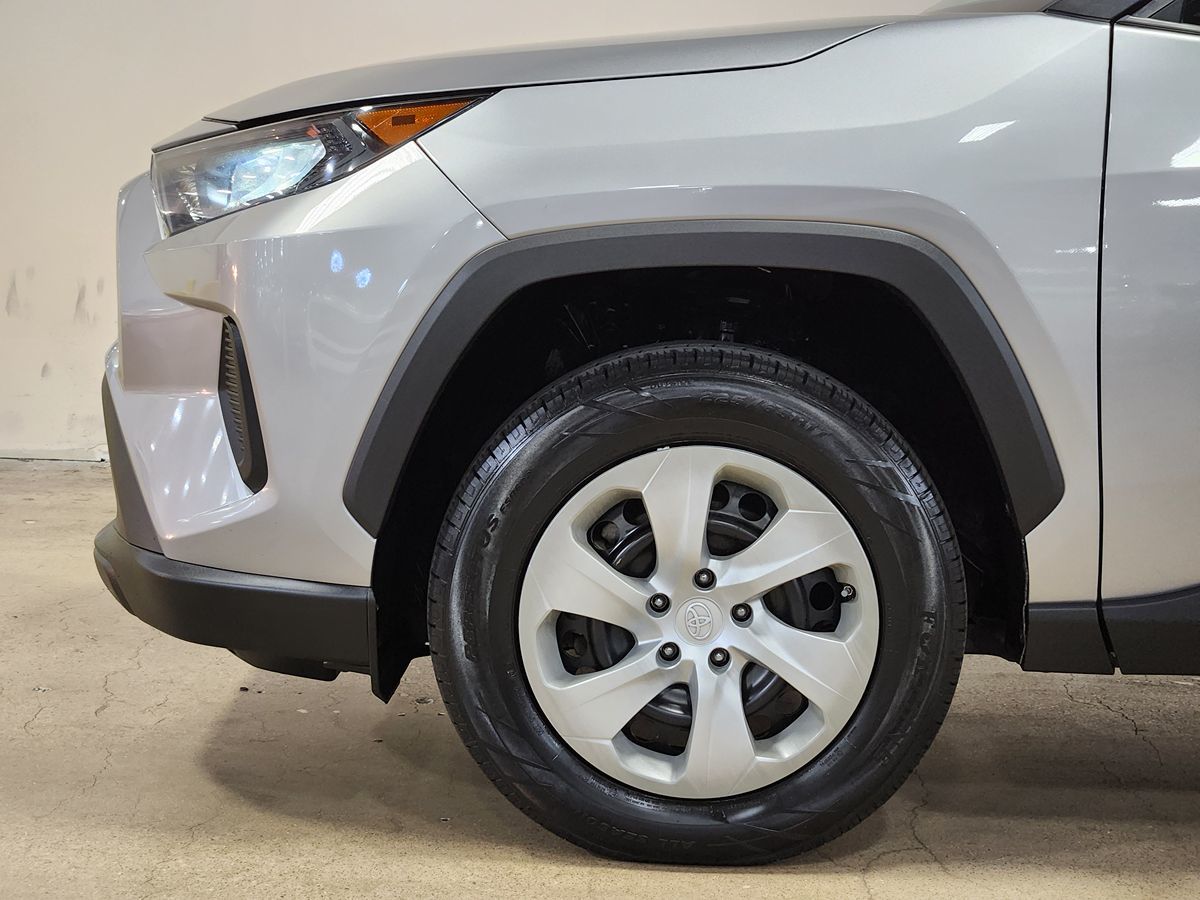 2019 Toyota RAV4 LE photo 2