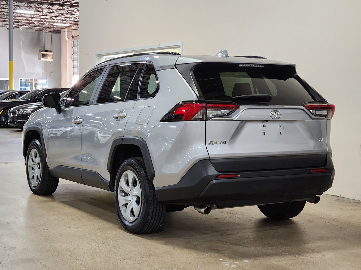 2019 Toyota RAV4 LE photo 7