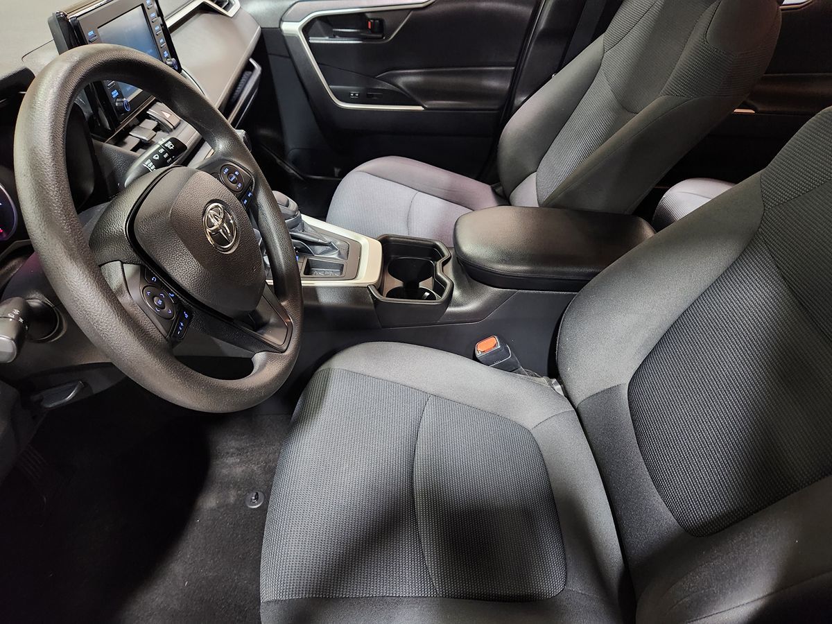 2019 Toyota RAV4 LE photo 21