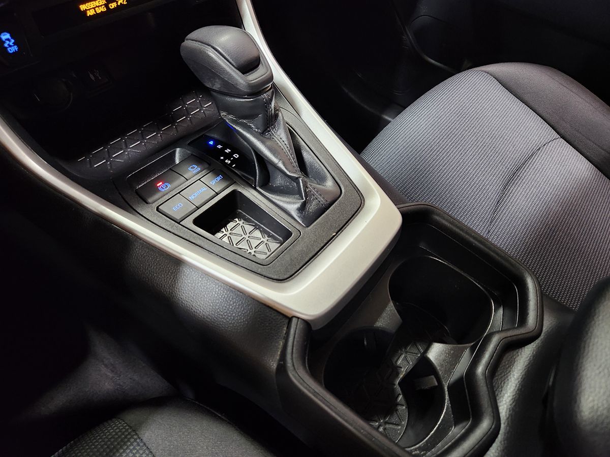 2019 Toyota RAV4 LE photo 28