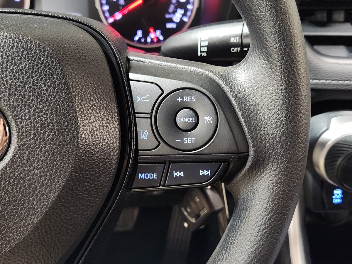 2019 Toyota RAV4 LE photo 37