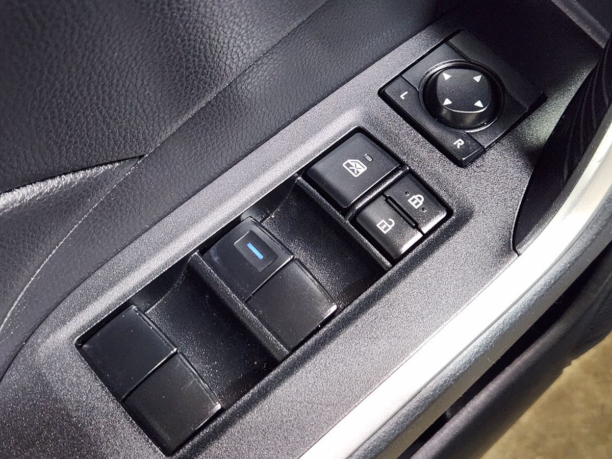 2019 Toyota RAV4 LE photo 31