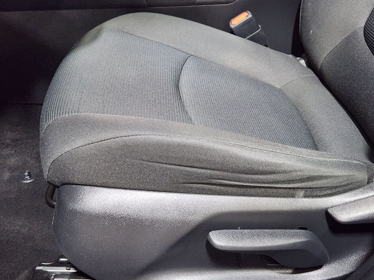 2019 Toyota RAV4 LE photo 32