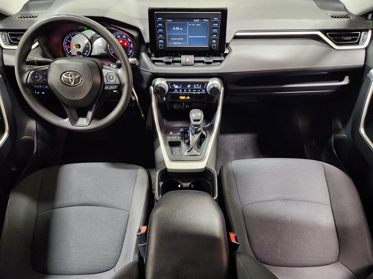 2019 Toyota RAV4 LE photo 33