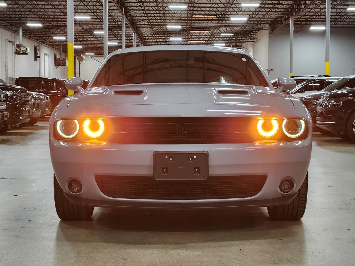 2022 Dodge Challenger SXT photo 2