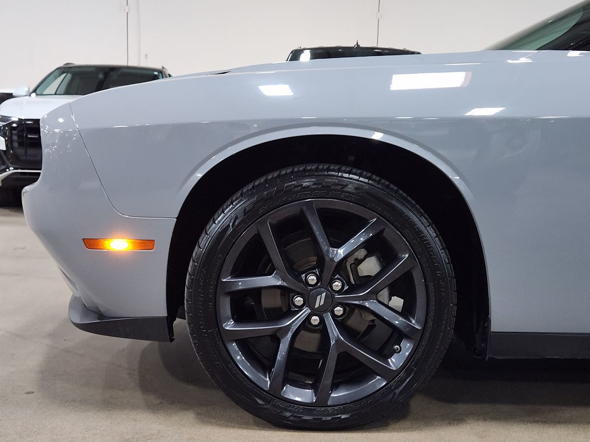 2022 Dodge Challenger SXT photo 4