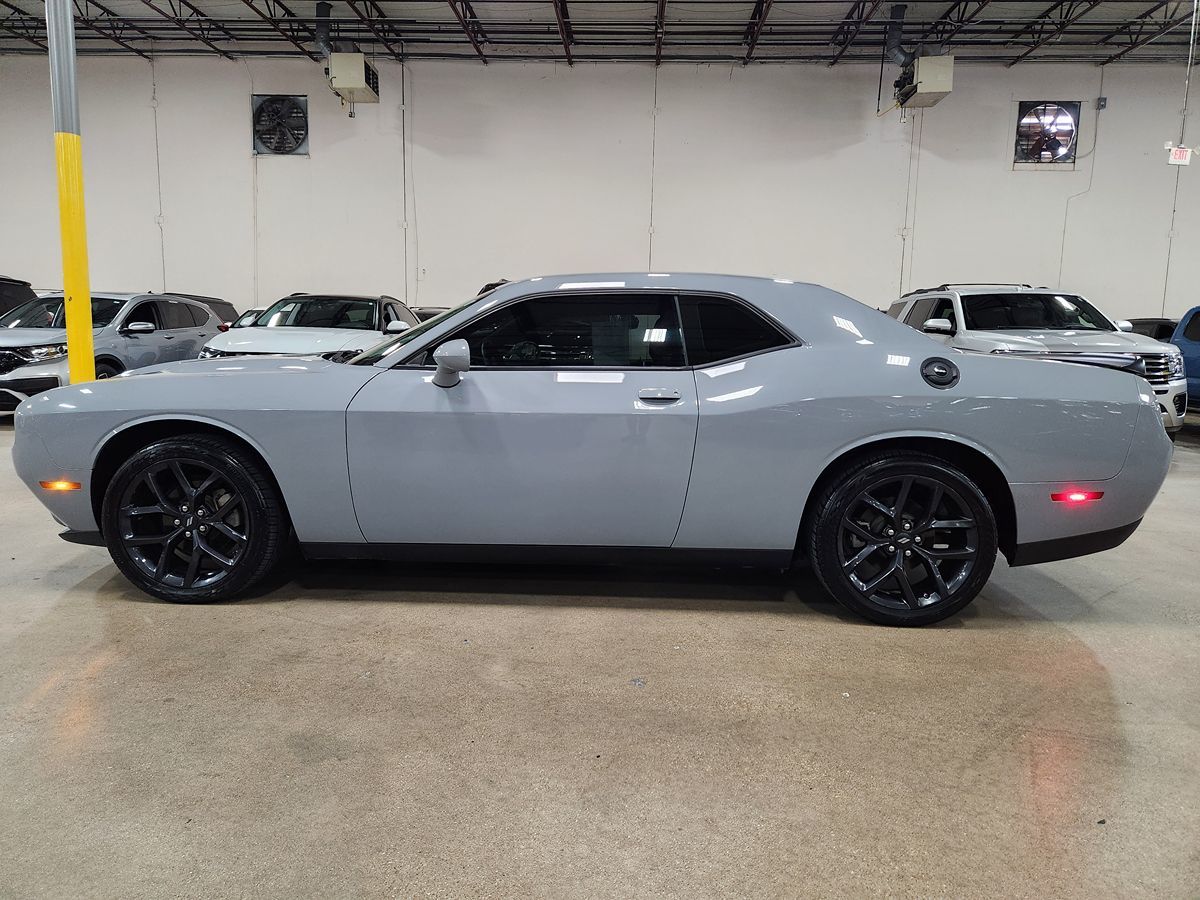 2022 Dodge Challenger SXT photo 6