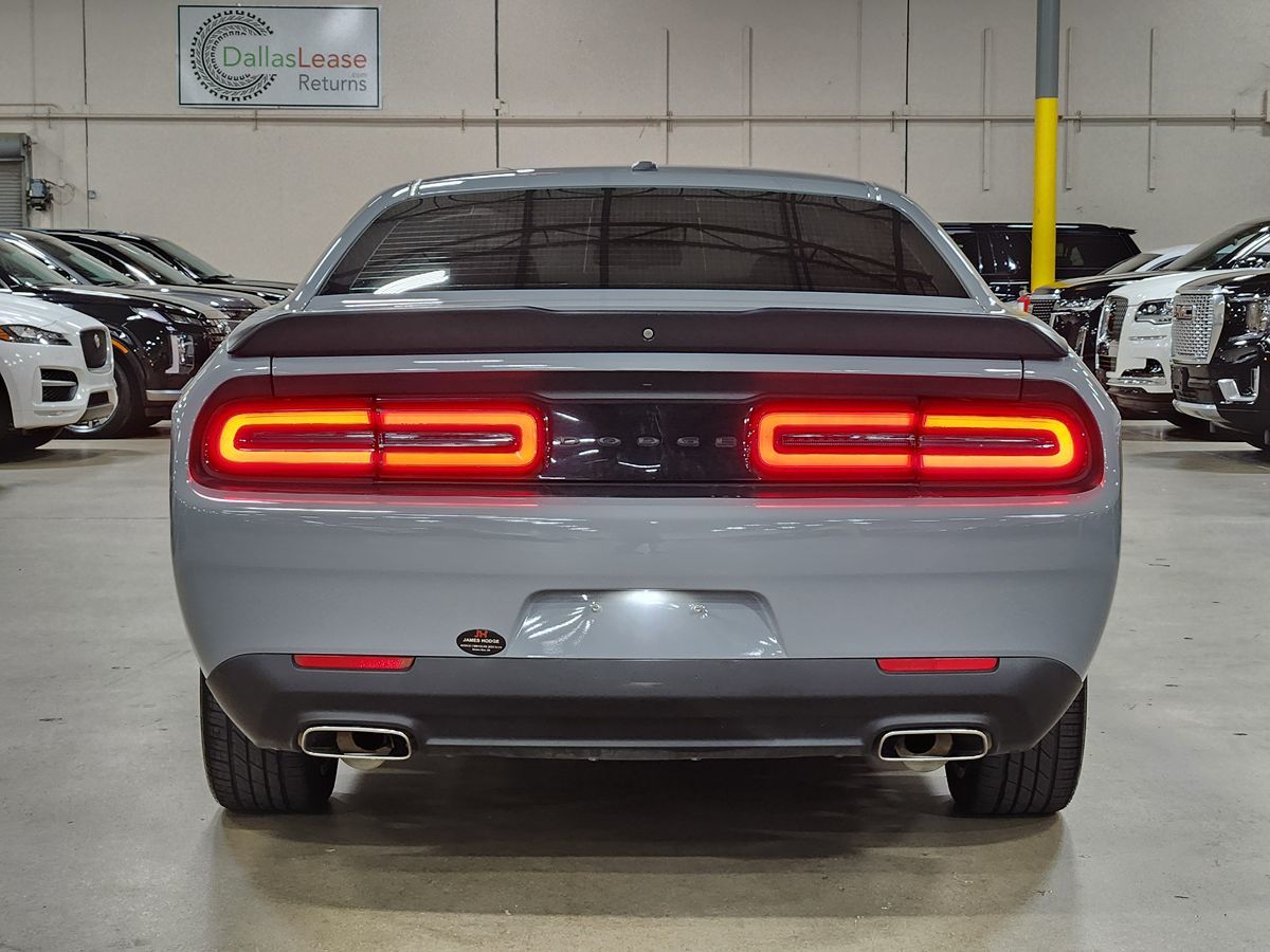2022 Dodge Challenger SXT photo 8