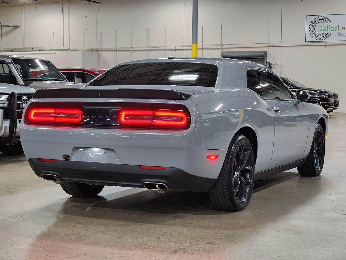 2022 Dodge Challenger SXT photo 7