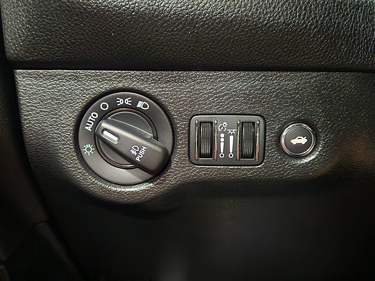 2022 Dodge Challenger SXT photo 29