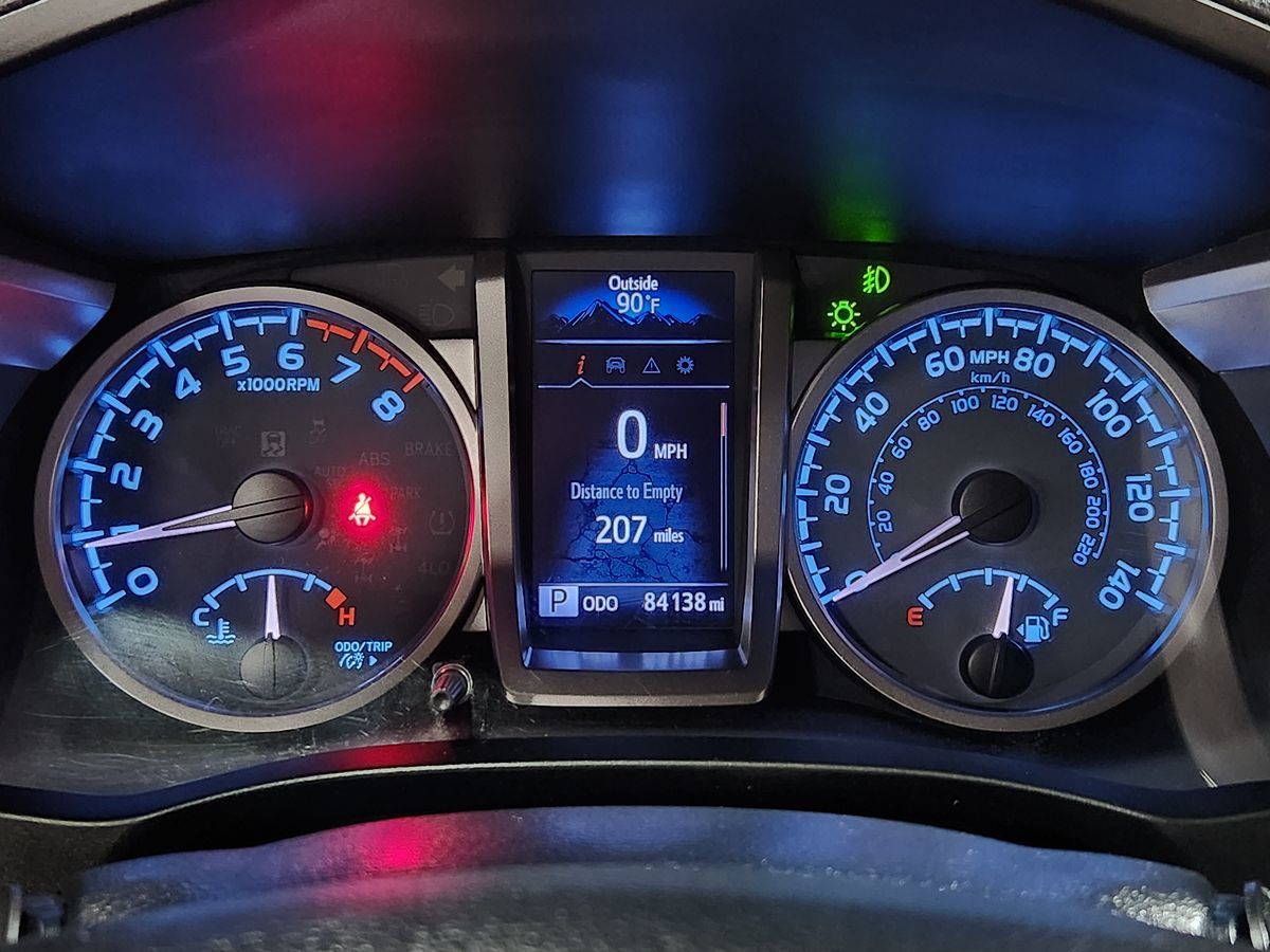 2020 Toyota Tacoma SR5 photo 25