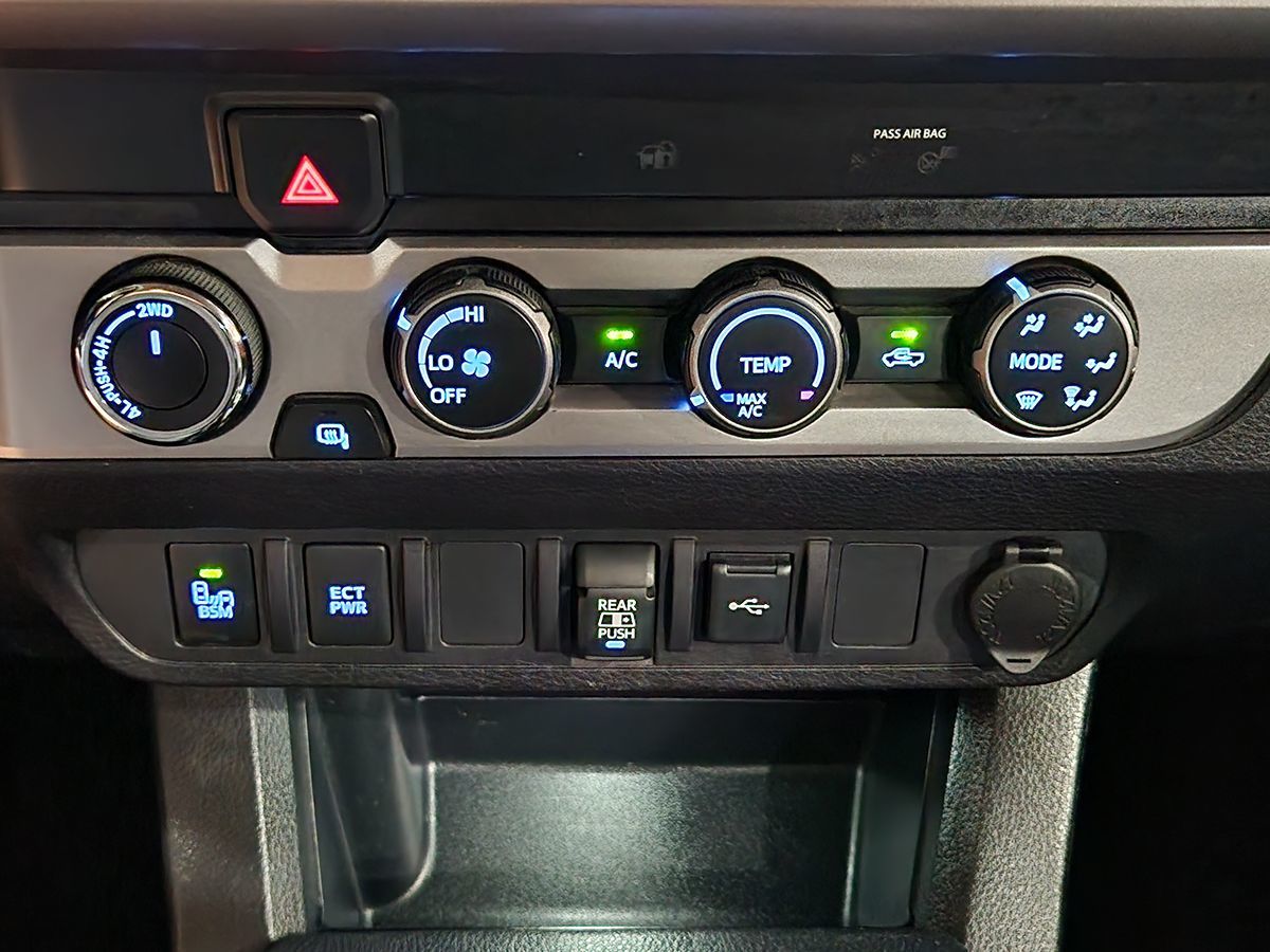 2020 Toyota Tacoma SR5 photo 28