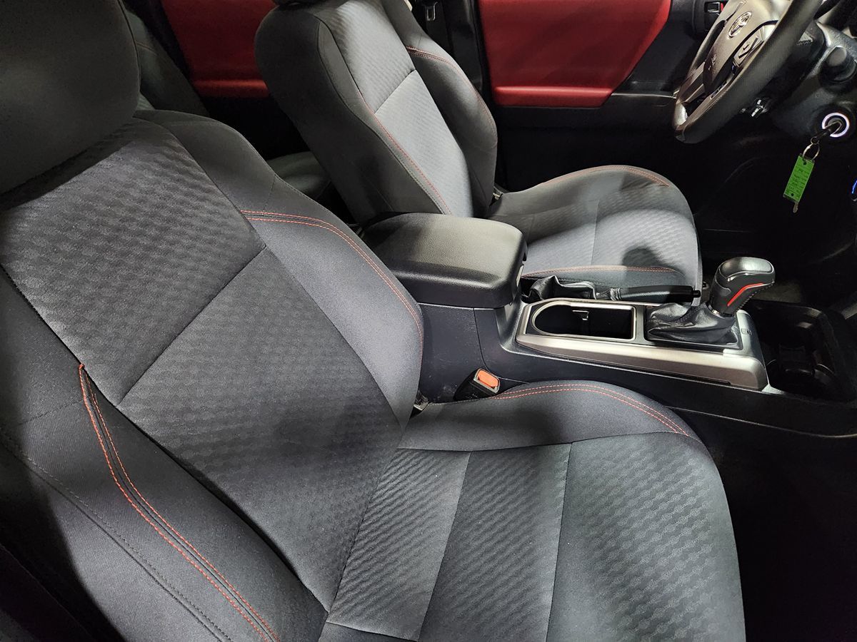 2020 Toyota Tacoma SR5 photo 23