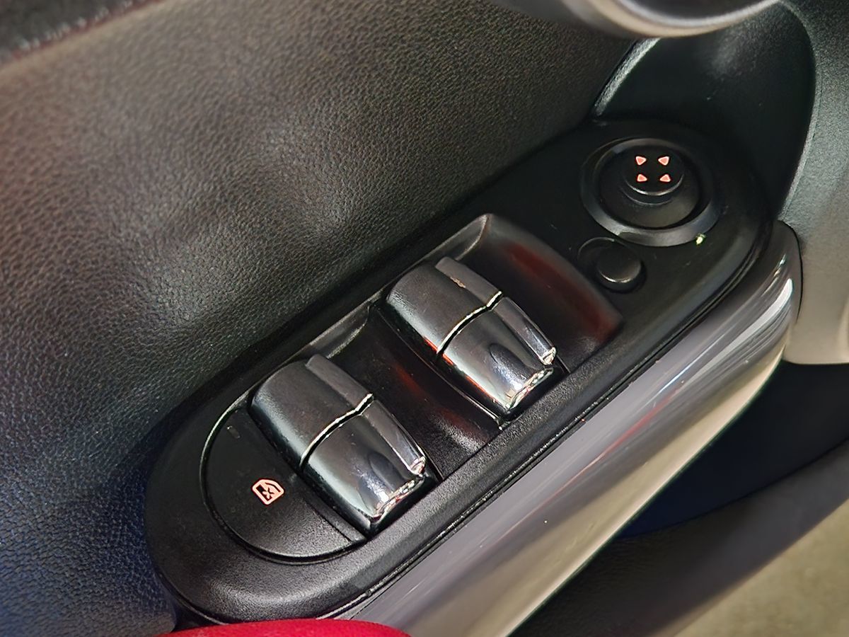 2015 Mini Cooper Hardtop 4 Door photo 31