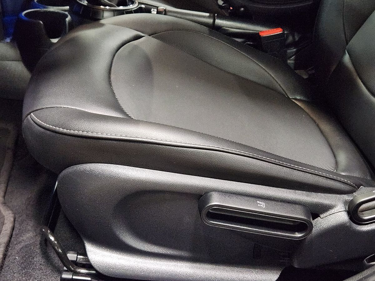 2015 Mini Cooper Hardtop 4 Door photo 32