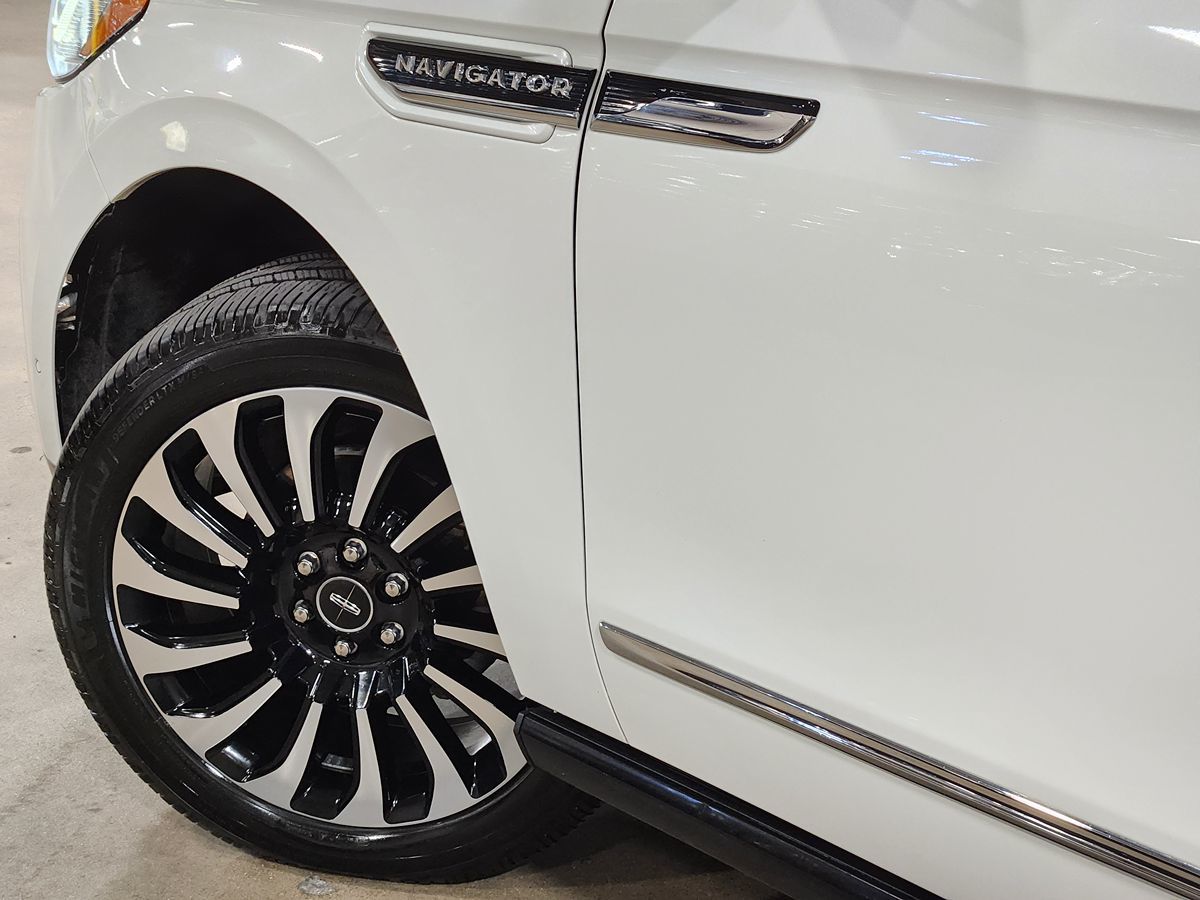 2022 Lincoln Navigator Black Label photo 18